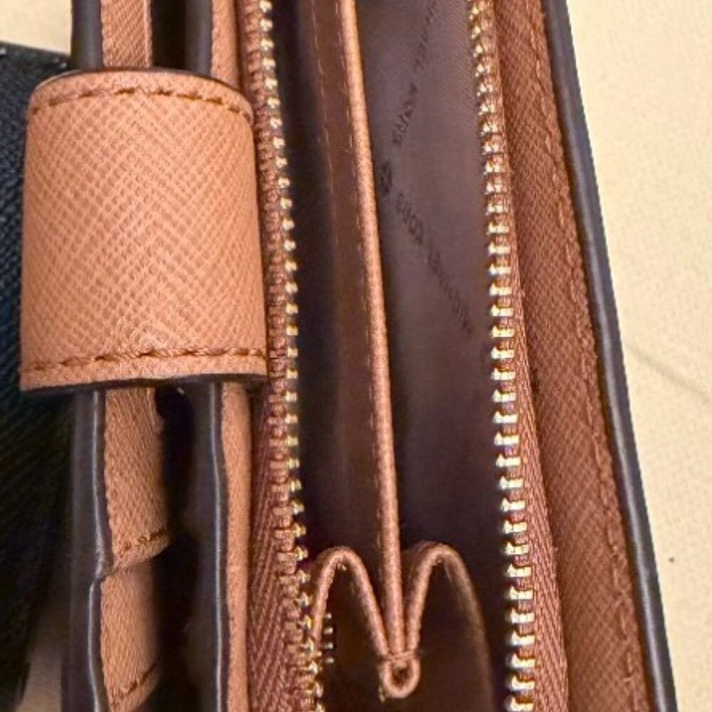 Michael Kors Jet Set Medium Wallet (NWOT) - Picture 3 of 5